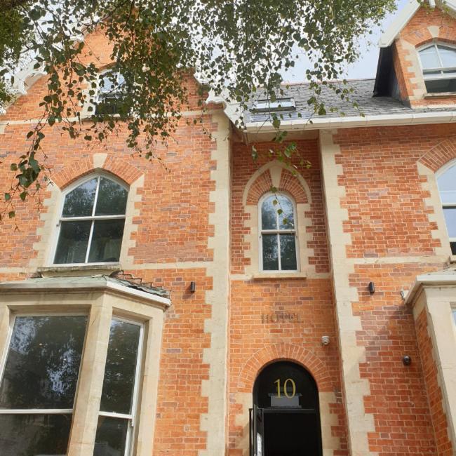 The Spires Serviced Apartments Кардифф Экстерьер фото